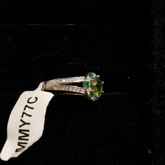 Stunning Emerald Ring from Charmed Aroma - Picture 4 of 6